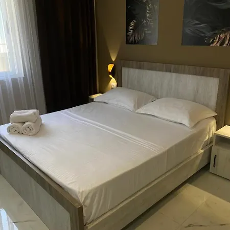Center Apartment *